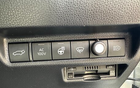 Toyota RAV4, 2019 год, 3 550 000 рублей, 13 фотография