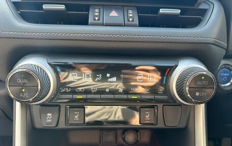 Toyota RAV4, 2019 год, 3 550 000 рублей, 16 фотография