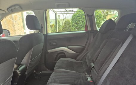 Mitsubishi Outlander III рестайлинг 3, 2011 год, 1 350 000 рублей, 14 фотография