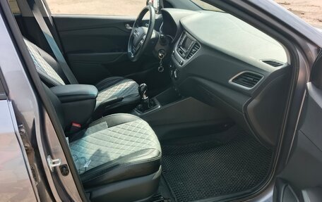 Hyundai Solaris II рестайлинг, 2017 год, 1 380 000 рублей, 23 фотография