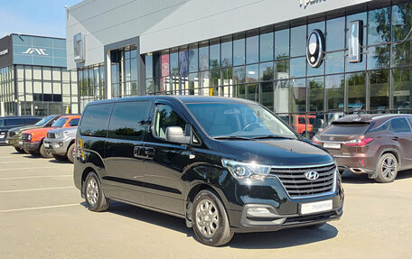 Hyundai H-1 II рестайлинг, 2018 год, 2 750 000 рублей, 3 фотография