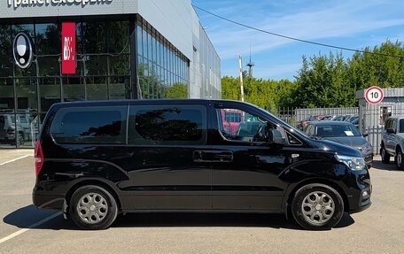 Hyundai H-1 II рестайлинг, 2018 год, 2 750 000 рублей, 5 фотография