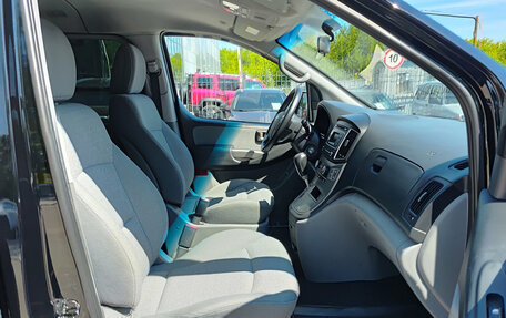 Hyundai H-1 II рестайлинг, 2018 год, 2 750 000 рублей, 13 фотография