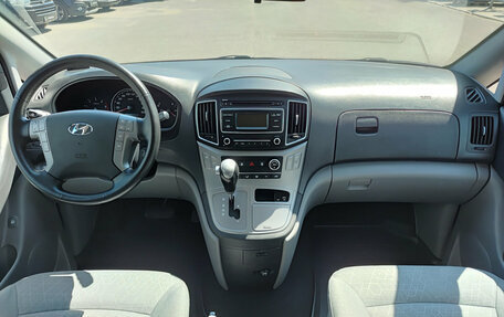 Hyundai H-1 II рестайлинг, 2018 год, 2 750 000 рублей, 17 фотография