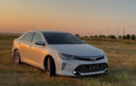 Toyota Camry, 2017 год, 2 100 000 рублей, 2 фотография