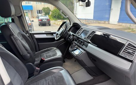 Volkswagen Multivan T6 рестайлинг, 2018 год, 3 750 000 рублей, 8 фотография