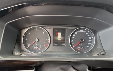 Volkswagen Multivan T6 рестайлинг, 2018 год, 3 750 000 рублей, 10 фотография