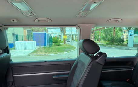 Volkswagen Multivan T6 рестайлинг, 2018 год, 3 750 000 рублей, 11 фотография