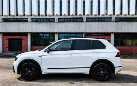 Volkswagen Tiguan II, 2019 год, 3 890 000 рублей, 1 фотография