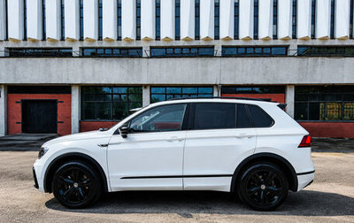 Volkswagen Tiguan II, 2019 год, 3 890 000 рублей, 1 фотография