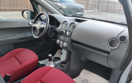 Mitsubishi Colt VI рестайлинг, 2005 год, 300 000 рублей, 17 фотография