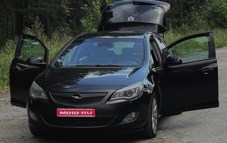 Opel Astra J, 2011 год, 650 000 рублей, 1 фотография