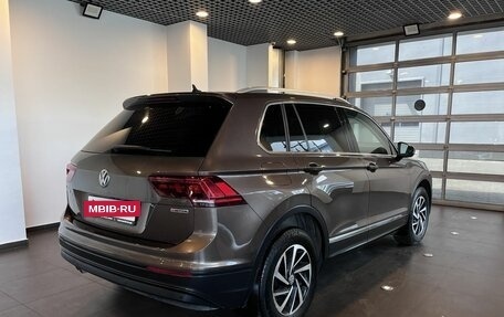 Volkswagen Tiguan II, 2018 год, 2 744 000 рублей, 3 фотография