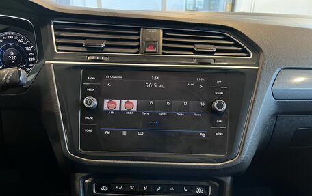 Volkswagen Tiguan II, 2018 год, 2 744 000 рублей, 13 фотография