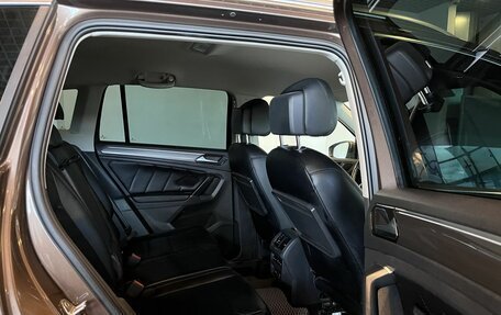 Volkswagen Tiguan II, 2018 год, 2 744 000 рублей, 26 фотография