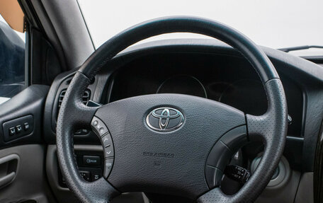 Toyota Land Cruiser 100 рестайлинг 2, 2006 год, 2 340 000 рублей, 17 фотография