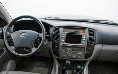 Toyota Land Cruiser 100 рестайлинг 2, 2006 год, 2 340 000 рублей, 15 фотография