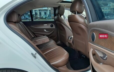 Mercedes-Benz E-Класс, 2020 год, 3 750 000 рублей, 10 фотография