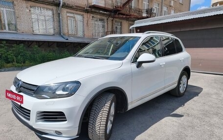 Volkswagen Touareg III, 2012 год, 2 300 000 рублей, 2 фотография