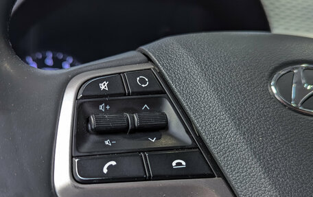 Hyundai Solaris II рестайлинг, 2018 год, 999 000 рублей, 18 фотография