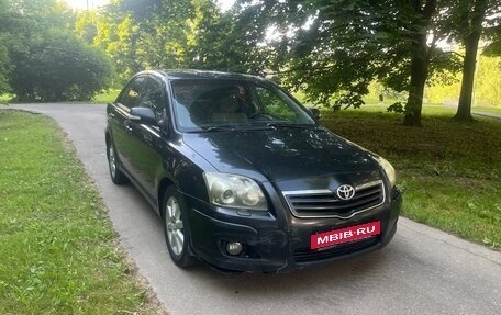 Toyota Avensis III рестайлинг, 2006 год, 450 000 рублей, 1 фотография