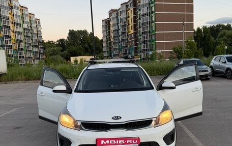 KIA Rio IV, 2018 год, 1 350 000 рублей, 2 фотография