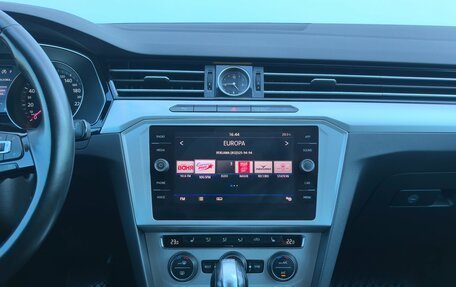 Volkswagen Passat B8 рестайлинг, 2018 год, 1 690 000 рублей, 14 фотография