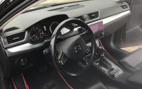Skoda Superb III рестайлинг, 2018 год, 1 750 000 рублей, 5 фотография