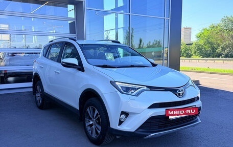 Toyota RAV4, 2018 год, 2 650 000 рублей, 2 фотография