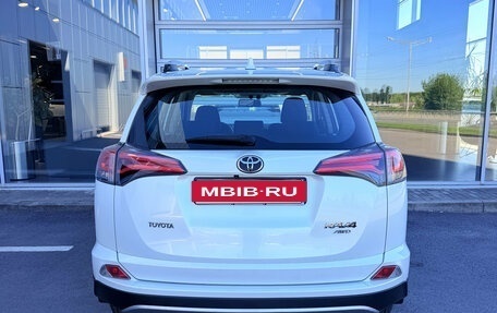 Toyota RAV4, 2018 год, 2 650 000 рублей, 8 фотография