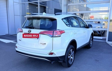 Toyota RAV4, 2018 год, 2 650 000 рублей, 7 фотография