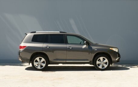 Toyota Highlander III, 2011 год, 1 989 000 рублей, 5 фотография