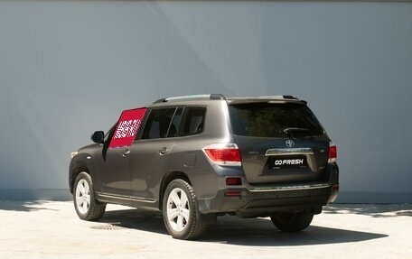Toyota Highlander III, 2011 год, 1 989 000 рублей, 2 фотография