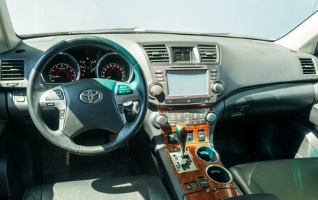 Toyota Highlander III, 2011 год, 1 989 000 рублей, 7 фотография