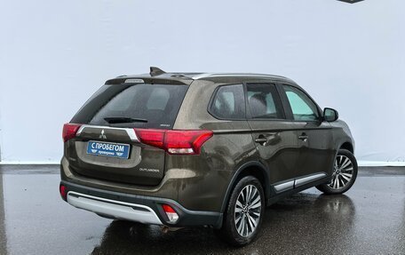 Mitsubishi Outlander III рестайлинг 3, 2019 год, 2 100 000 рублей, 2 фотография