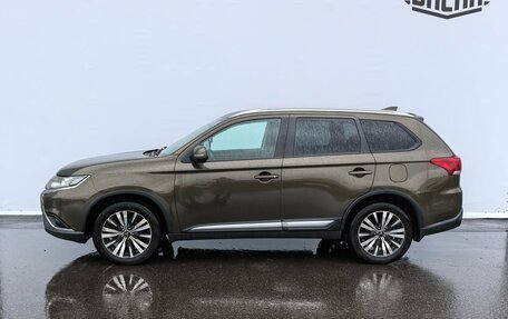 Mitsubishi Outlander III рестайлинг 3, 2019 год, 2 100 000 рублей, 3 фотография