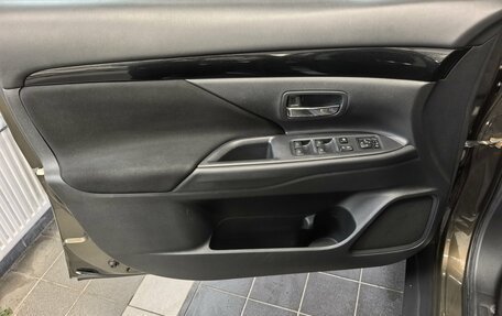Mitsubishi Outlander III рестайлинг 3, 2019 год, 2 100 000 рублей, 8 фотография