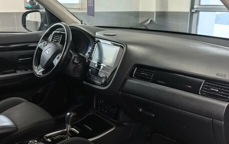 Mitsubishi Outlander III рестайлинг 3, 2019 год, 2 100 000 рублей, 22 фотография