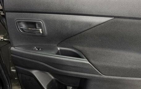 Mitsubishi Outlander III рестайлинг 3, 2019 год, 2 100 000 рублей, 19 фотография