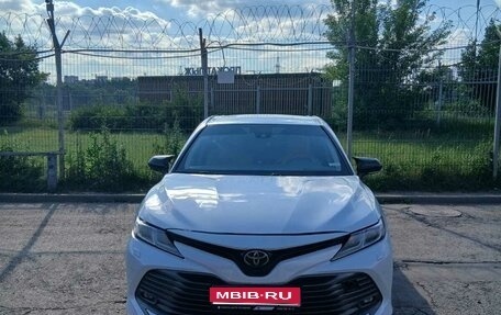 Toyota Camry, 2020 год, 1 695 000 рублей, 1 фотография