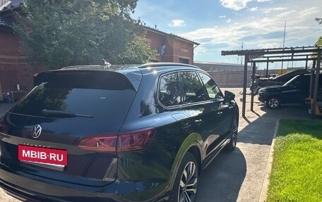 Volkswagen Touareg III, 2022 год, 5 750 000 рублей, 3 фотография
