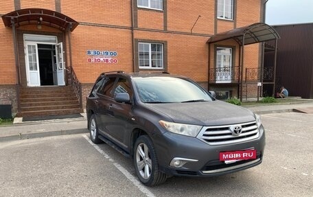 Toyota Highlander III, 2011 год, 1 700 000 рублей, 10 фотография