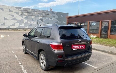 Toyota Highlander III, 2011 год, 1 700 000 рублей, 11 фотография