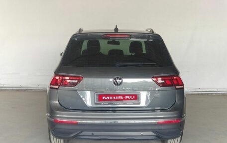 Volkswagen Tiguan II, 2021 год, 2 400 000 рублей, 5 фотография