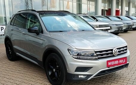 Volkswagen Tiguan II, 2018 год, 2 799 000 рублей, 3 фотография
