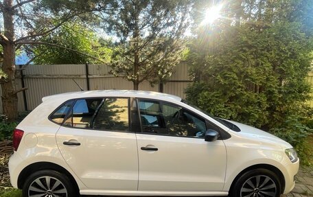 Volkswagen Polo VI (EU Market), 2012 год, 750 000 рублей, 2 фотография