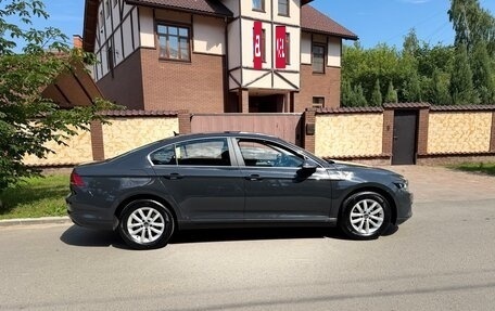 Volkswagen Passat B8 рестайлинг, 2021 год, 2 420 000 рублей, 2 фотография