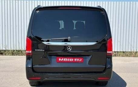 Mercedes-Benz V-Класс, 2018 год, 3 999 900 рублей, 4 фотография