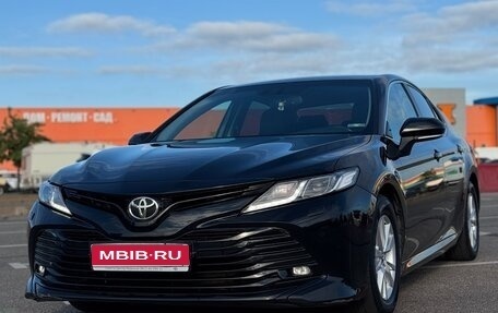 Toyota Camry, 2019 год, 2 100 000 рублей, 1 фотография