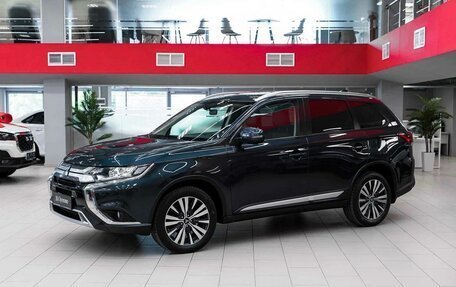 Mitsubishi Outlander III рестайлинг 3, 2019 год, 1 890 000 рублей, 1 фотография